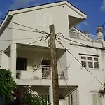 For 6 In Centar Makarska