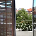 For 6 In Centar Makarska