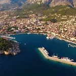Apartment For 6 In Centar Makarska