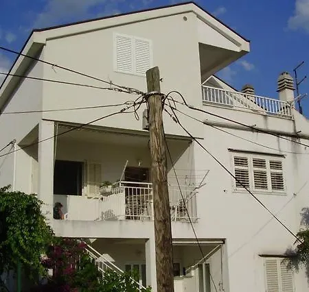 For 6 In Centar Makarska