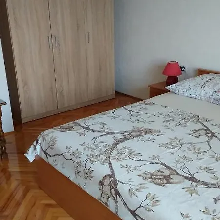 For 6 In Centar Apartmán