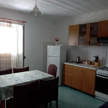 For 6 In Centar Makarska