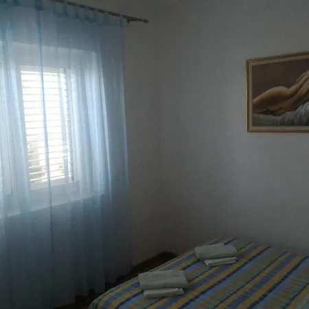 For 6 In Centar Makarska