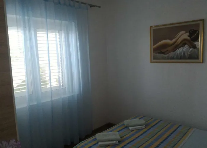 For 6 In Centar Макарська