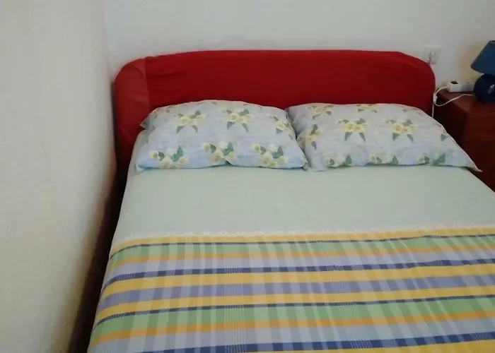 Апартаменти For 6 In Centar *